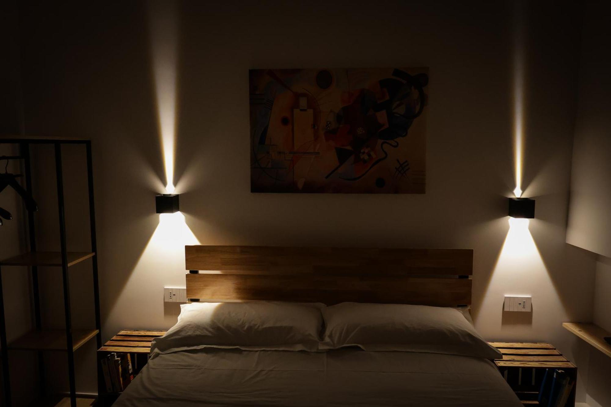 Bed & Breakfast Into Core -